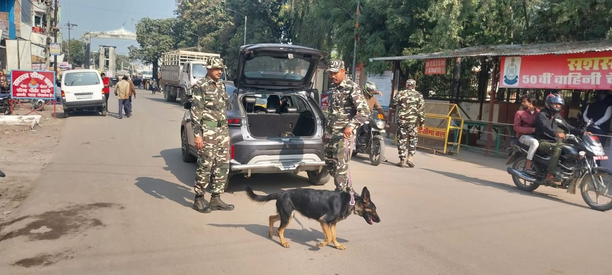 Siddharthnagar News: Vigilance increased at Nepal border, people checked