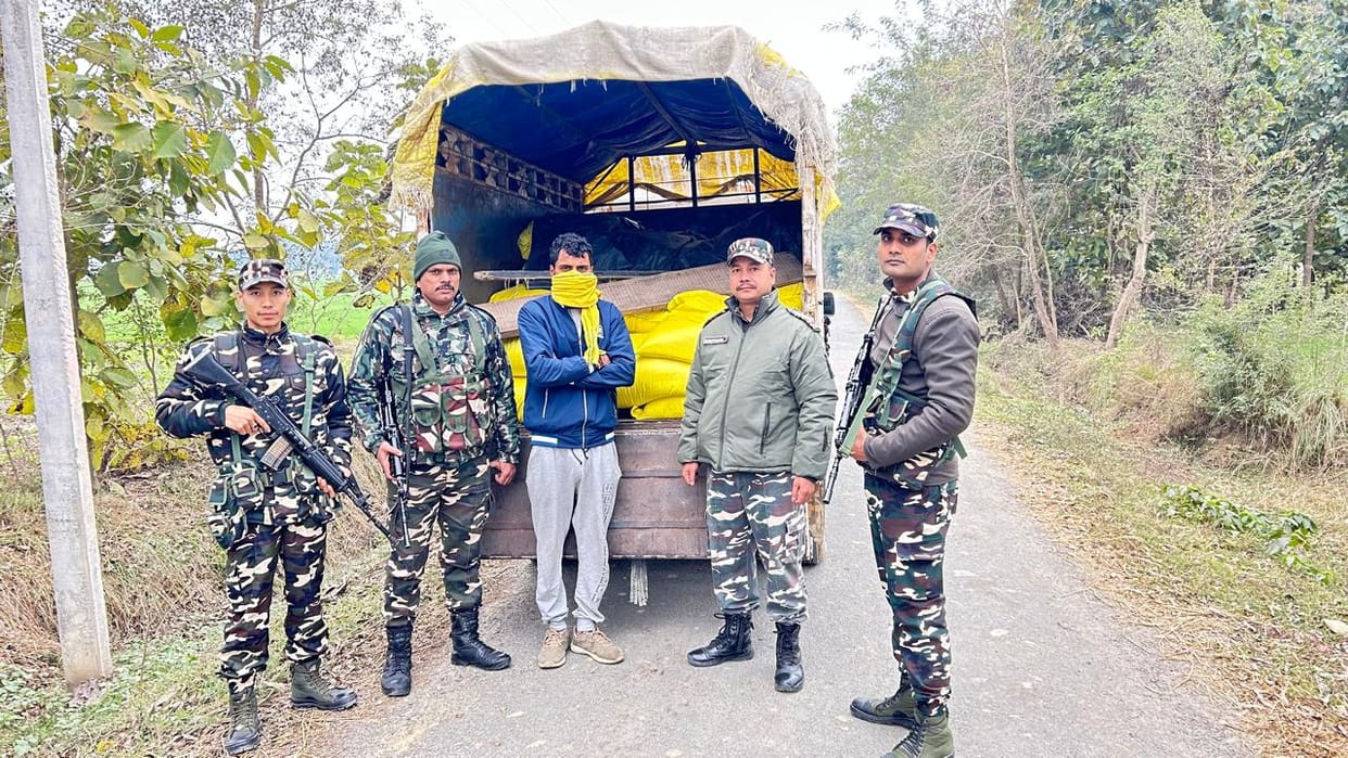 Siddharthnagar News: Fertilizer smuggler caught with pickup, 50 bags of urea recovered
