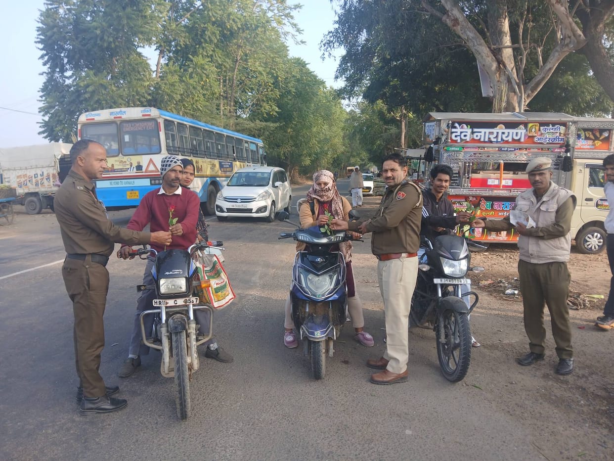 Those who broke the rules were given roses to raise awareness about road safety.