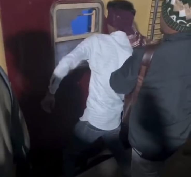 Passengers got angry after not getting seats and broke the train windows and glass.