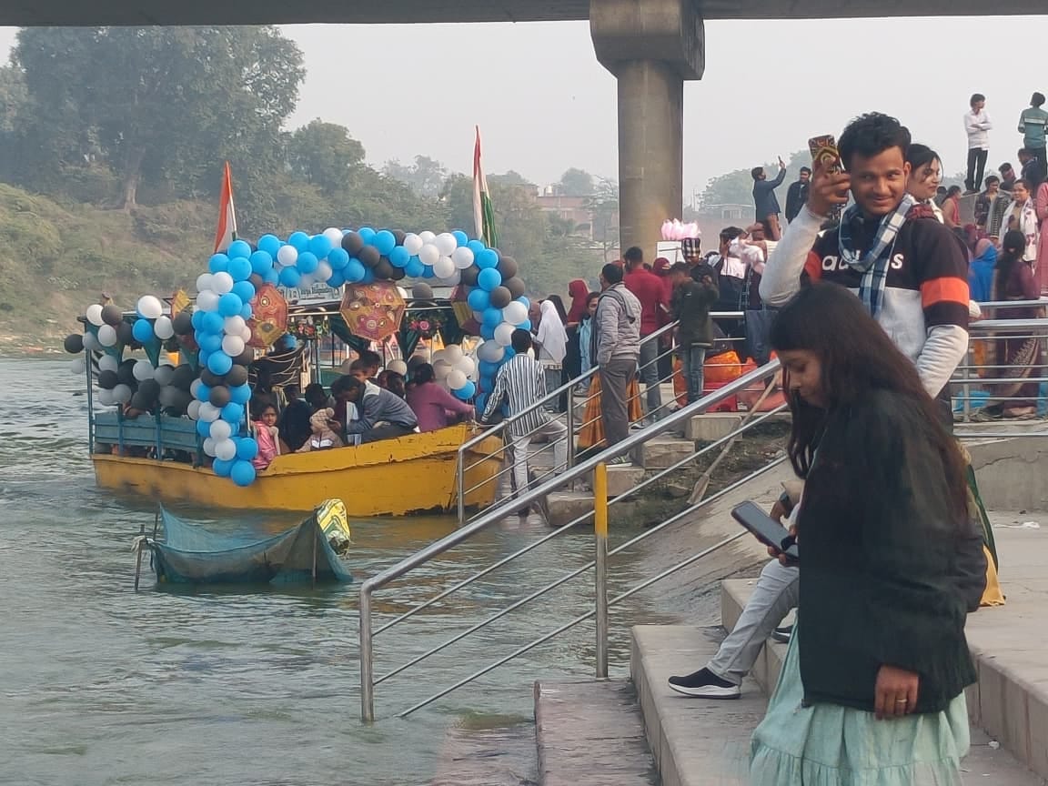 Visited Mata Shitala and visited the fort, enjoyed boating in the Gomti river.