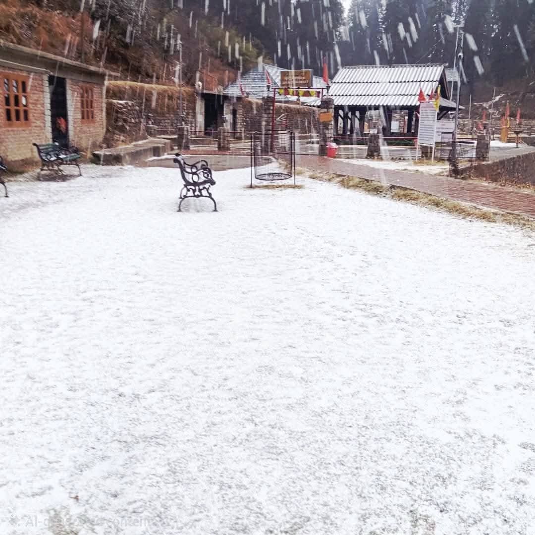 The first snowfall of the season in the mountains of the district, farmers and gardeners are elated.
