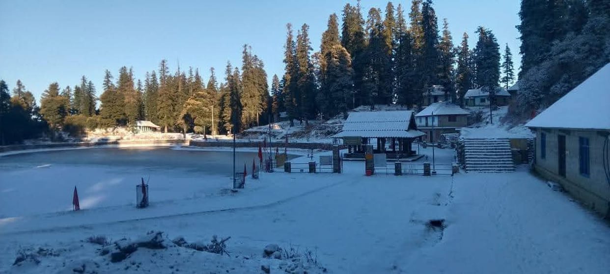 White silver spread in Kamrunag, the lake froze