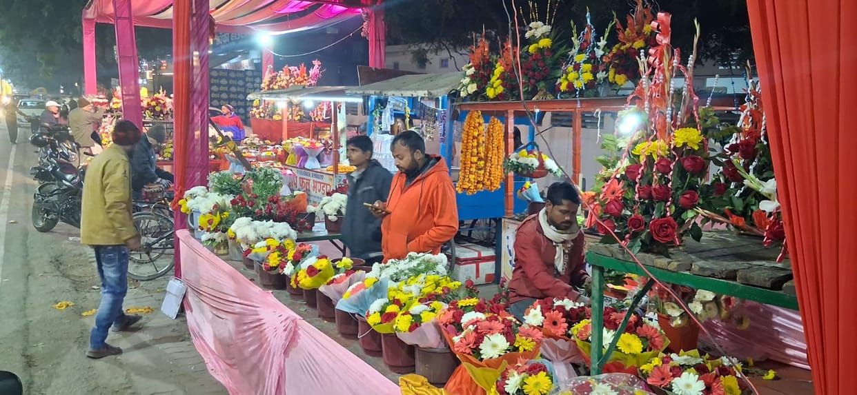Flowers sold in large numbers...the fragrant bouquets also attracted people.