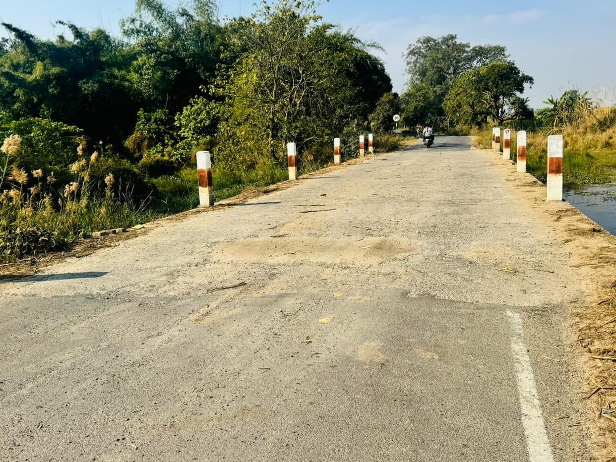 Danger from blind turn on Rapta bridge