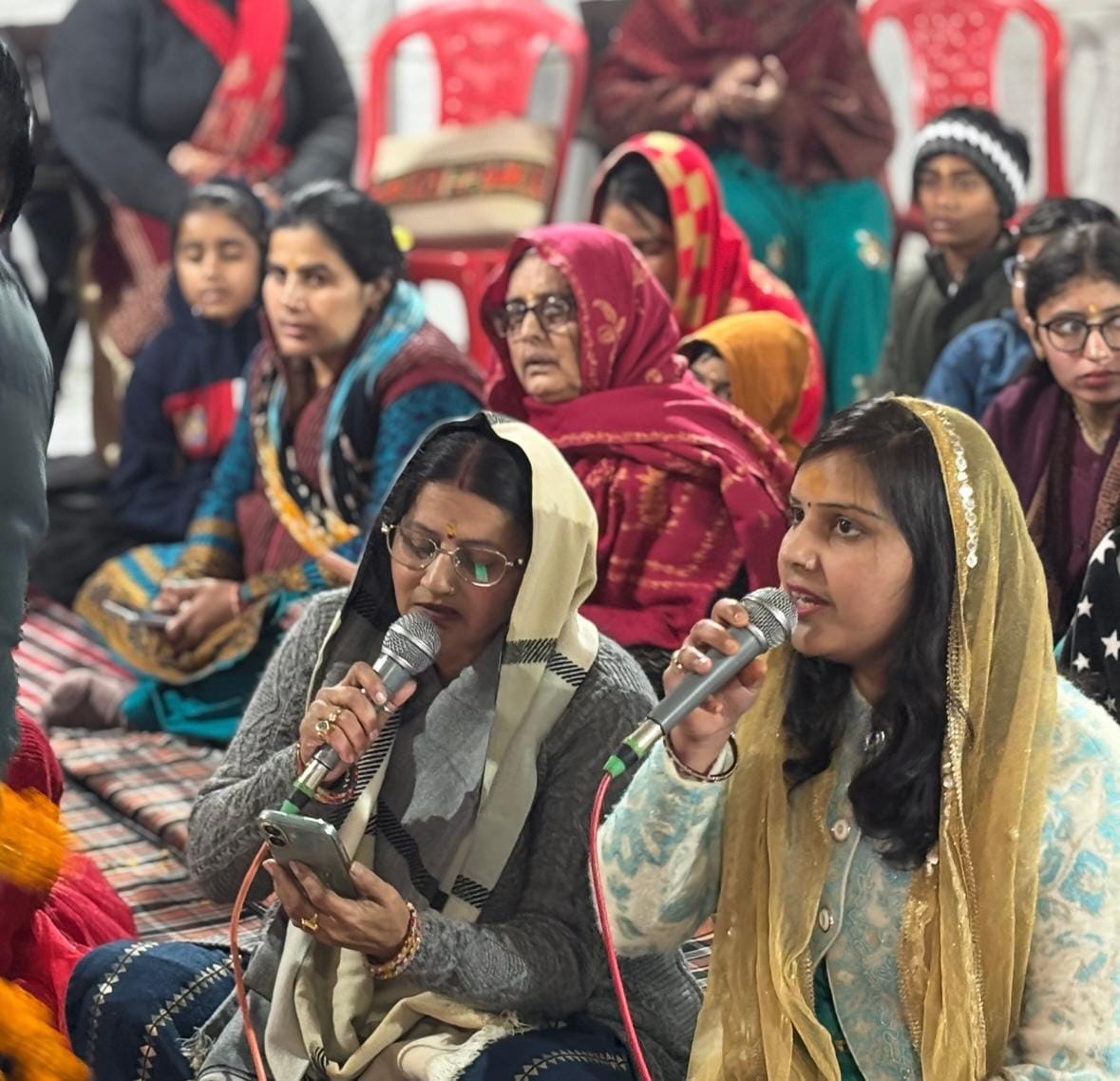 Devotees danced to the hymns of Khatu Shyam.