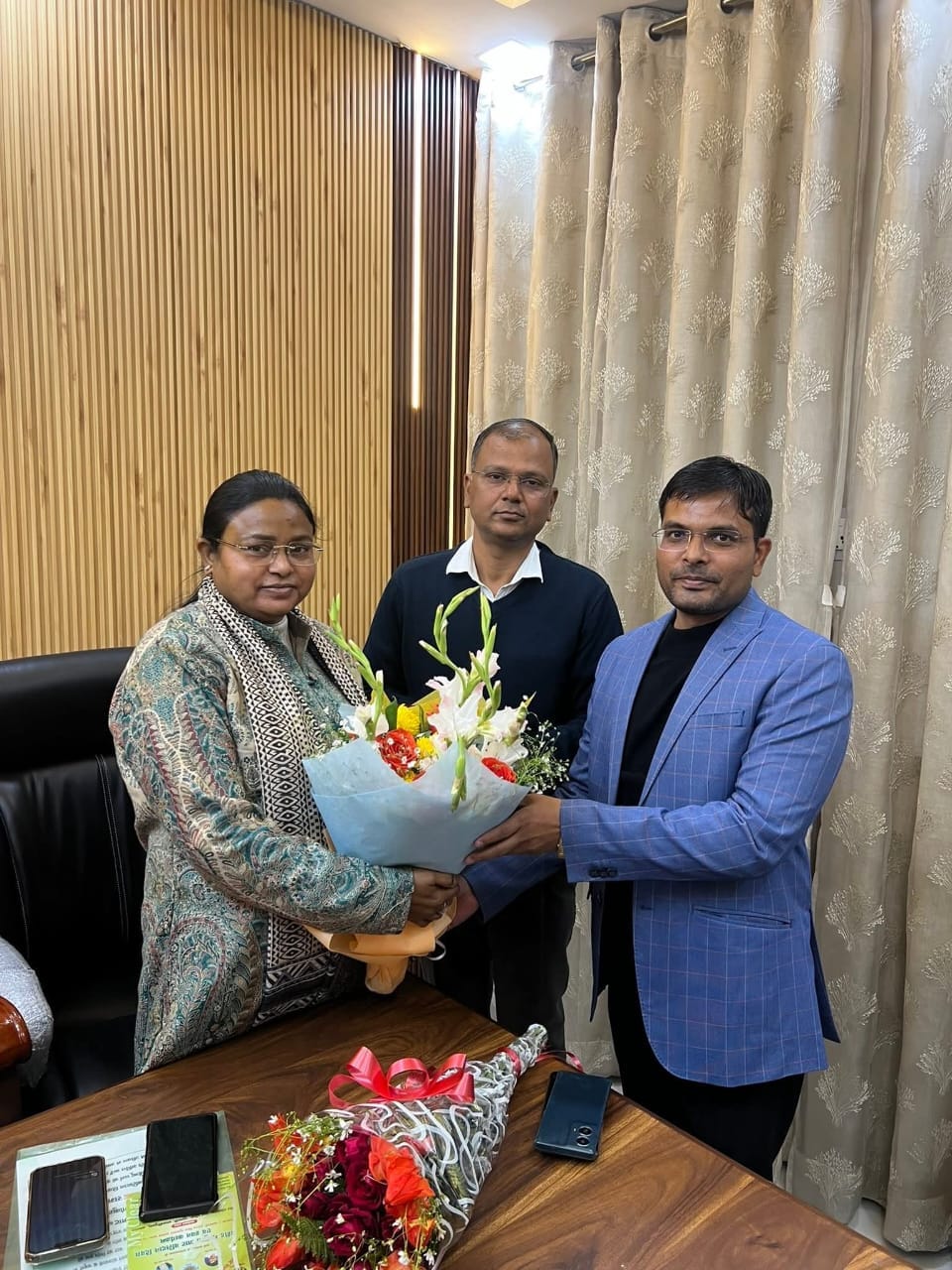 Assistant municipal commissioner meets with the mayor; prospects for an end to the conflict seem likely.