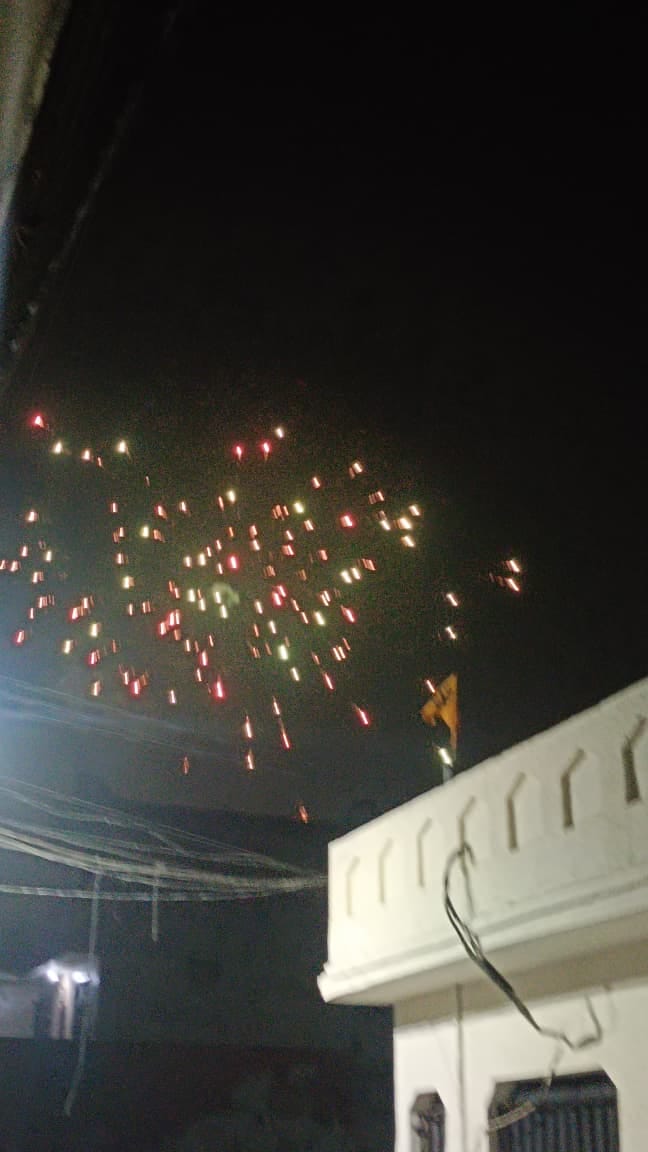 Firecrackers burst in large numbers on New Year's Day, AQI rises to 348