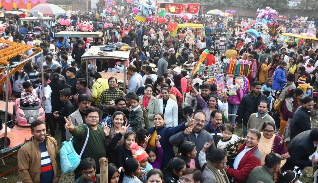 Gorakhpur city was buzzing with celebrations...the sound of "Happy New Year" echoed everywhere.