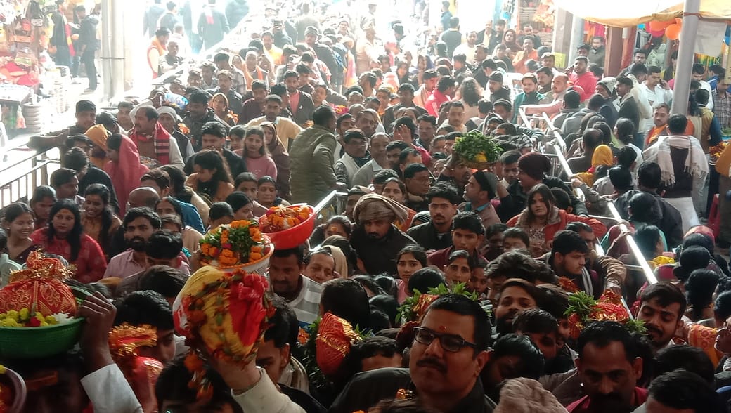 On New Year, more than five lakh devotees paid obeisance at the court of Maa Vindhyavasini.