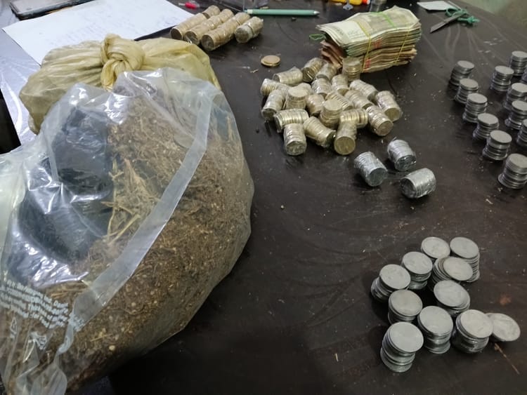Bihar News: किराना की आड़ में नशे का कारोबार! मनेर पुलिस की छापेमारी में गांजा, चिलम और नकदी बरामद