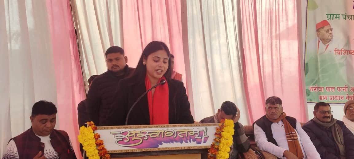 रामनगर के नेवढ़िया ग्राम पंचायत में सचिवालय उद्धाटन में बोलती मछलीशहर सांसद प्रिया सरोज। संवाद