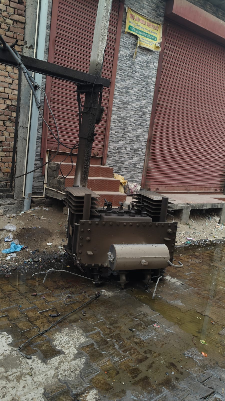 A pickup truck hit a transformer, leaving 500 homes in darkness for six hours.