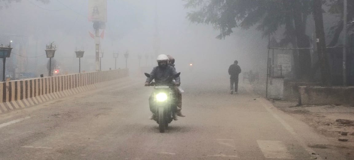 Dense fog prevailed in the morning, with visibility less than 20 meters.