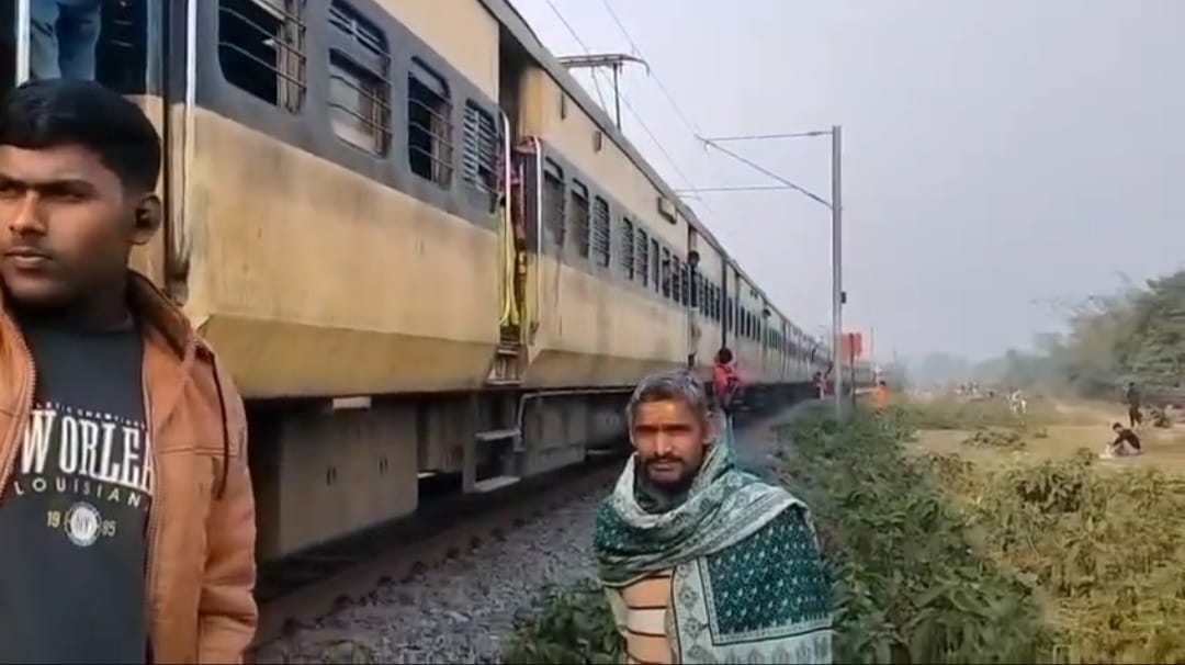 समस्तीपुर-उजियापुर डाउन लाइन पर एक के पीछे एक 6 ट्रेनें फांसी