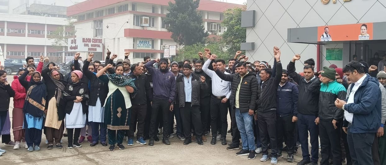 HKRN employees staged a protest wearing black bands after not receiving their salaries for three months.