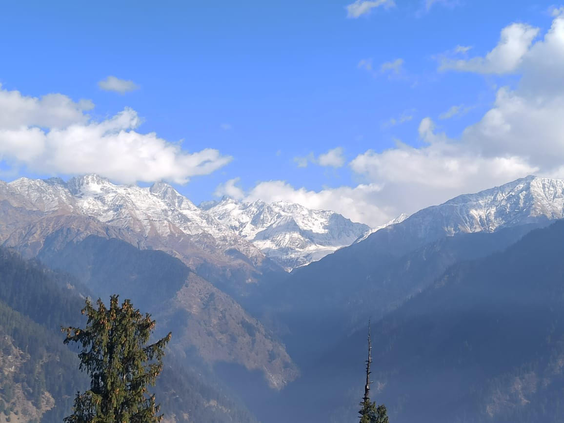 Fresh snowfall in the peaks of Shrikhand Mahadev