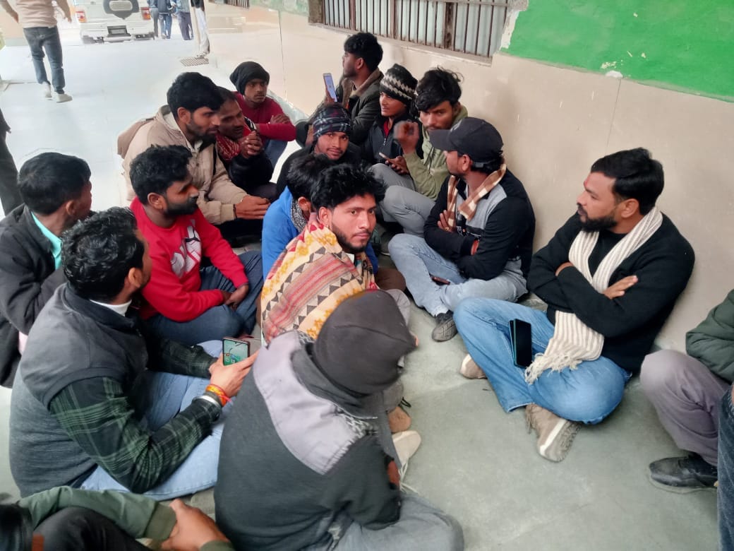Auto drivers beaten up for parking recovery, protest held