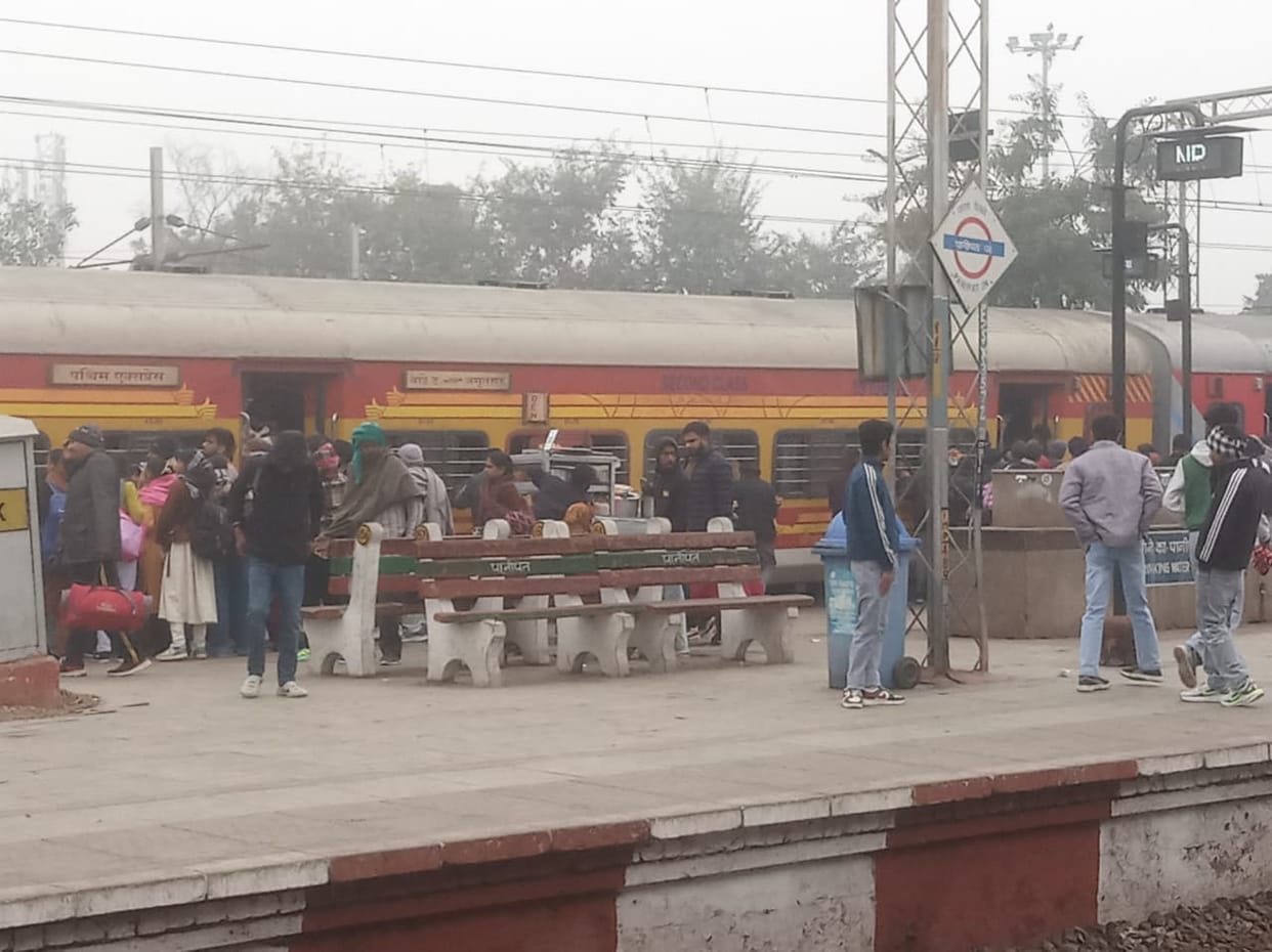 The station was crowded with passengers, with 21 trains, including the Unchahar Express, arriving late.