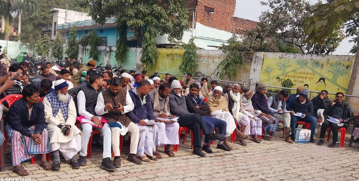 68 deceased individuals were casting votes, 350 people had their names listed twice, and there were 26 non-resident voters