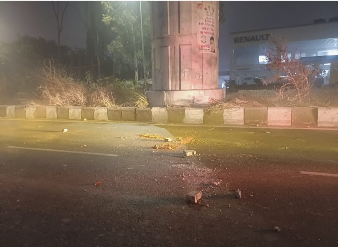 Stone pelting between two groups on Delhi Road, one youth injured
