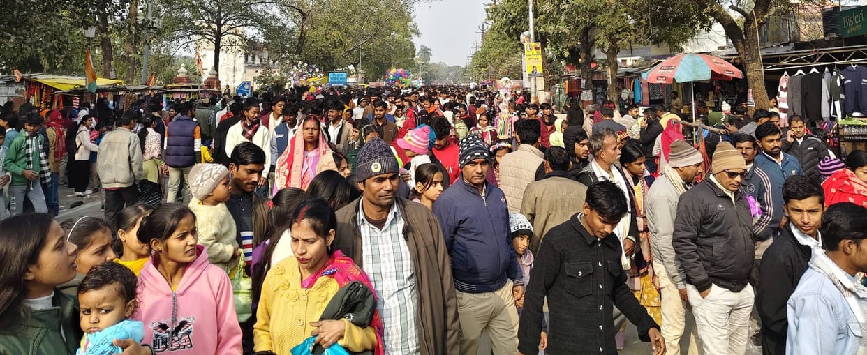A huge crowd of tourists gathered, showcasing a blend of faith and enthusiasm.