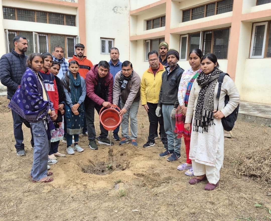 On Savitribai Phule's birth anniversary, a pledge was taken to care for plants.