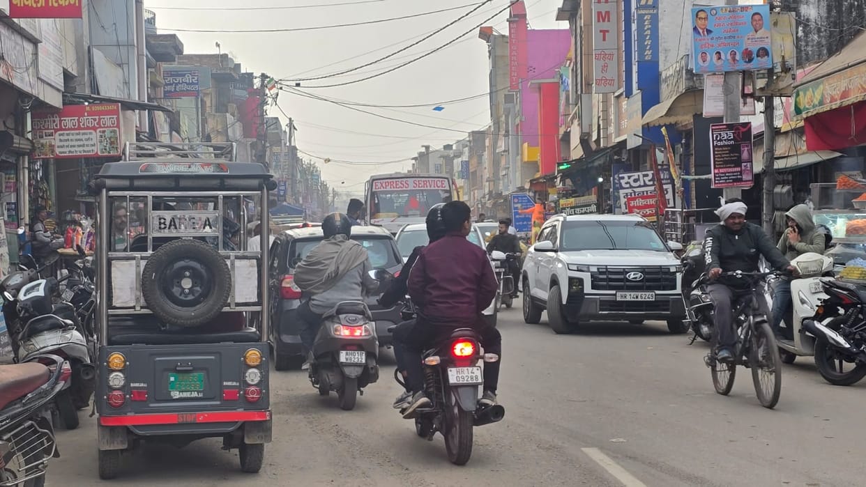 Road digging is causing traffic jams; 122 vehicles have been fined.