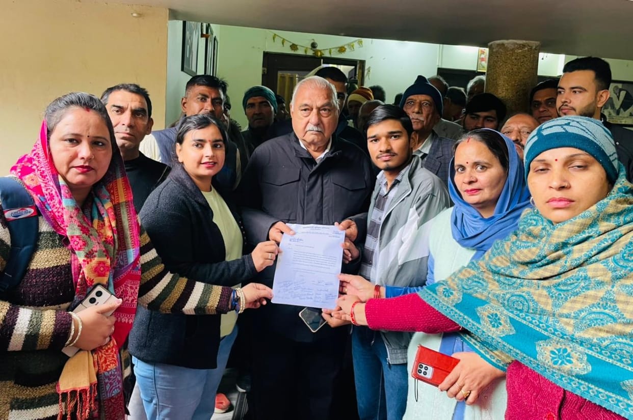CPLO employees met with the former Chief Minister and said the government was giving them wrong joining times.