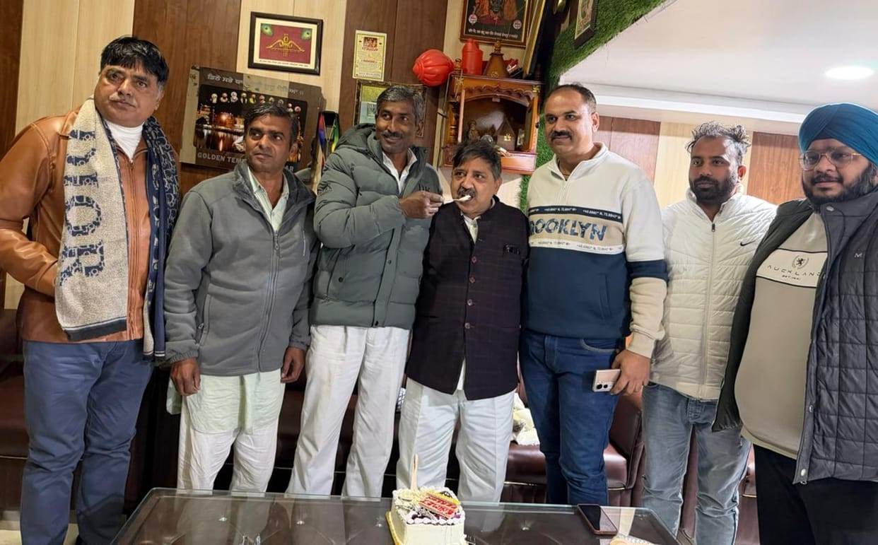 BJP leader Gulshan Dua's birthday was celebrated with great joy.