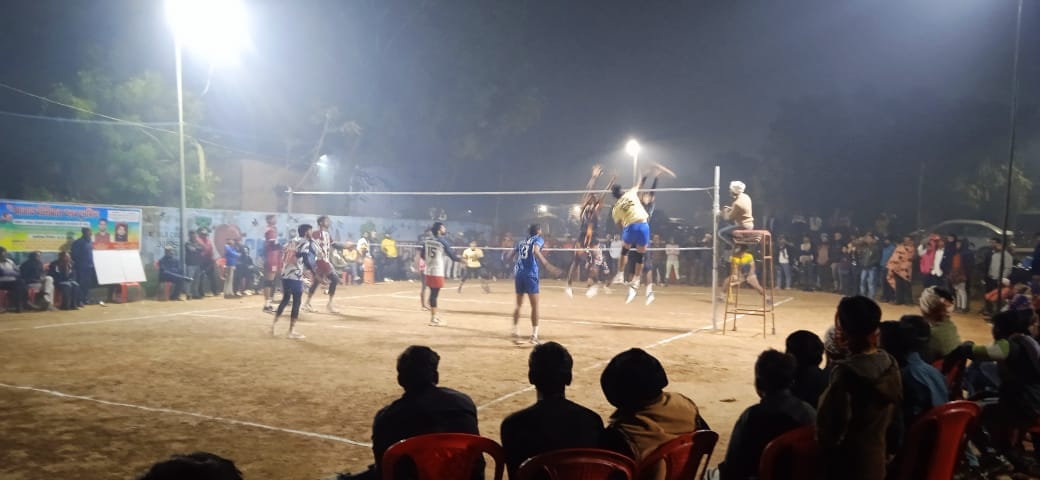 Mandore defeated Kushwaha Traders by two points to win the New Azad Volleyball Tournament.