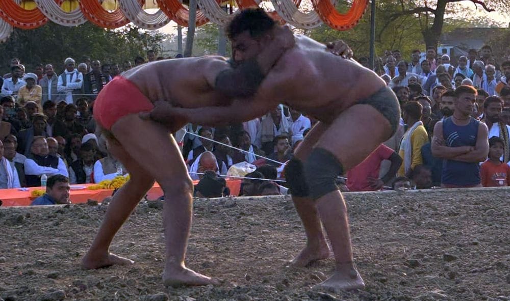 Arjun from Sambhal defeated Sudhir wrestler from Dewas.