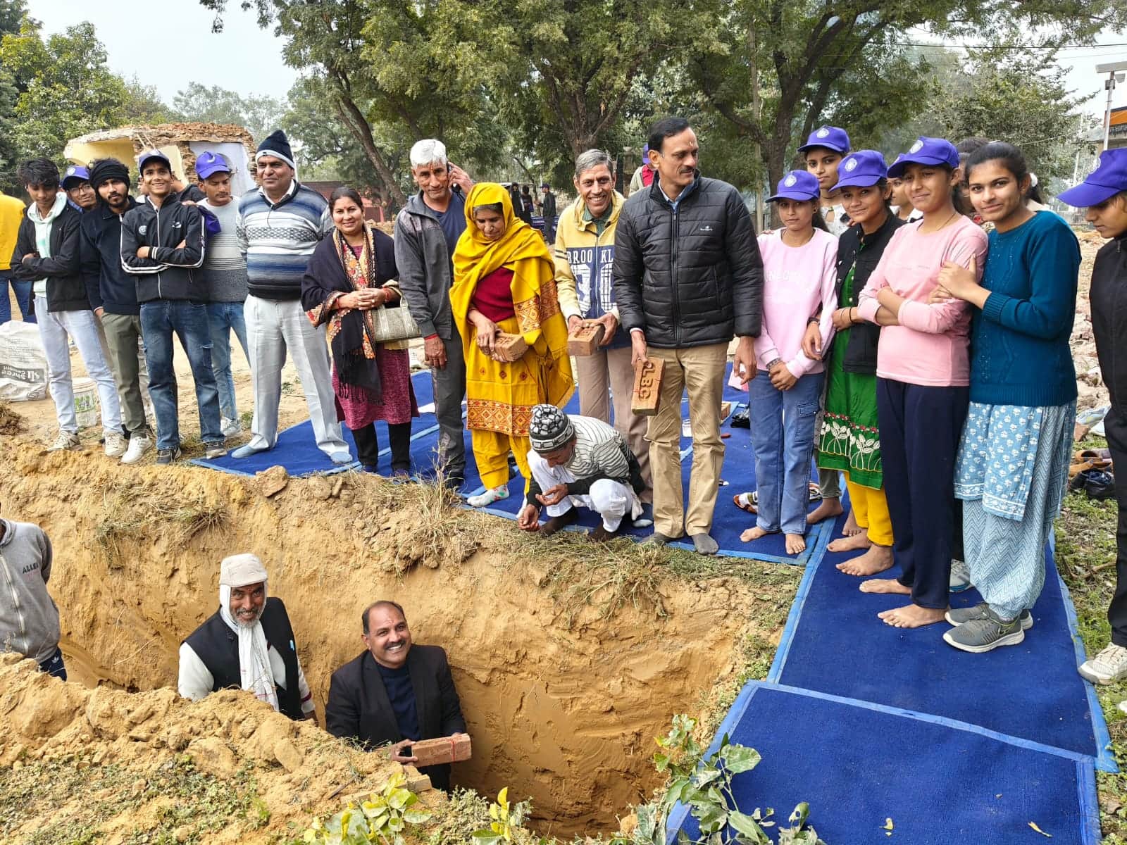 फोटो: 09रेवाड़ी। राजकीय वरिष्ठ माध्यमिक विद्यालय कंवाली के नए भवन का भूमि पूजन करते हुए प्राच