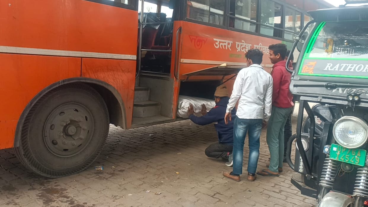 There's a big scam involved in transporting parcels by bus.