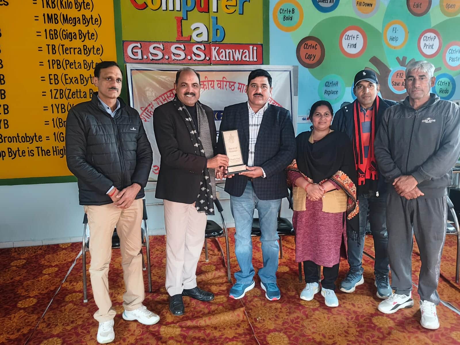 फोटो : एनएसएस प्रशिक्षण शिविर में  छात्रों को नेतृत्व और समाज सेवा की जानकारी देते हुए।स्रोत: स