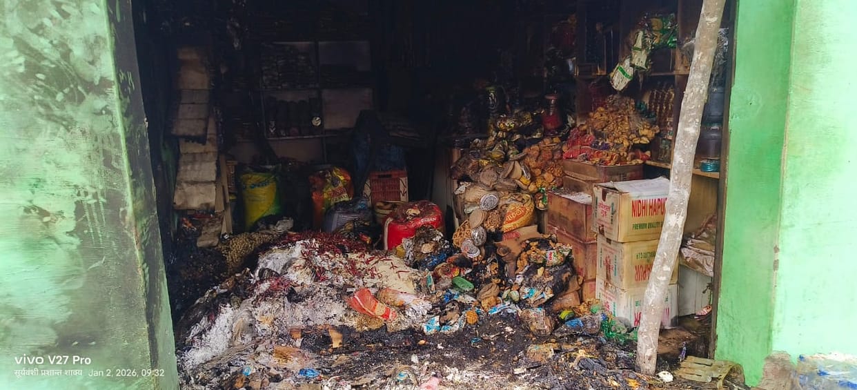 mainpuri news fire in shop