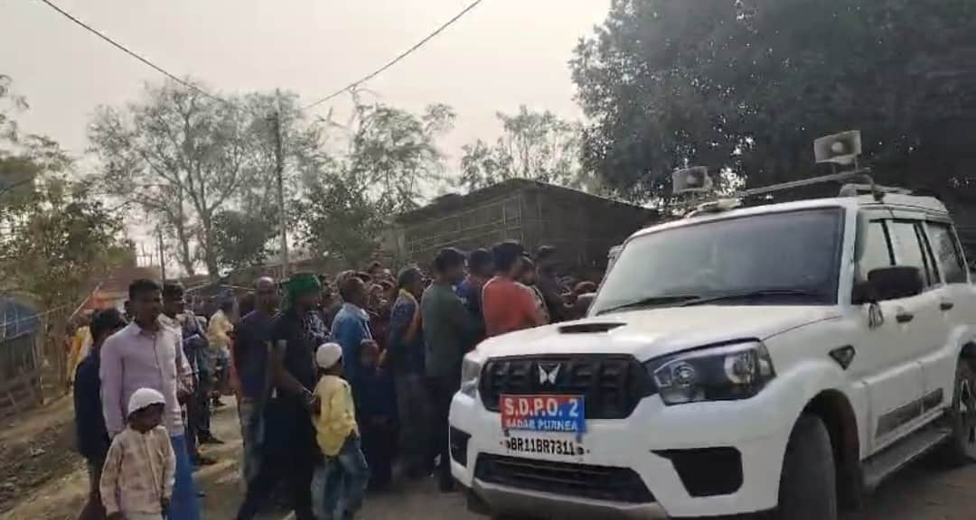 घटनास्थल पर जांच करने पहुंचे डीएसपी 2