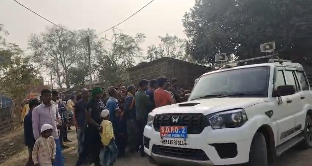 घटनास्थल पर जांच करने पहुंचे डीएसपी 2