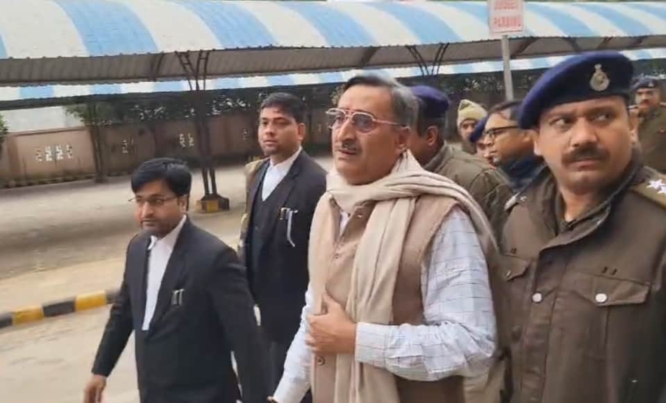 हाई कोर्ट के वकील अनिल मिश्रा को भेजा जेल