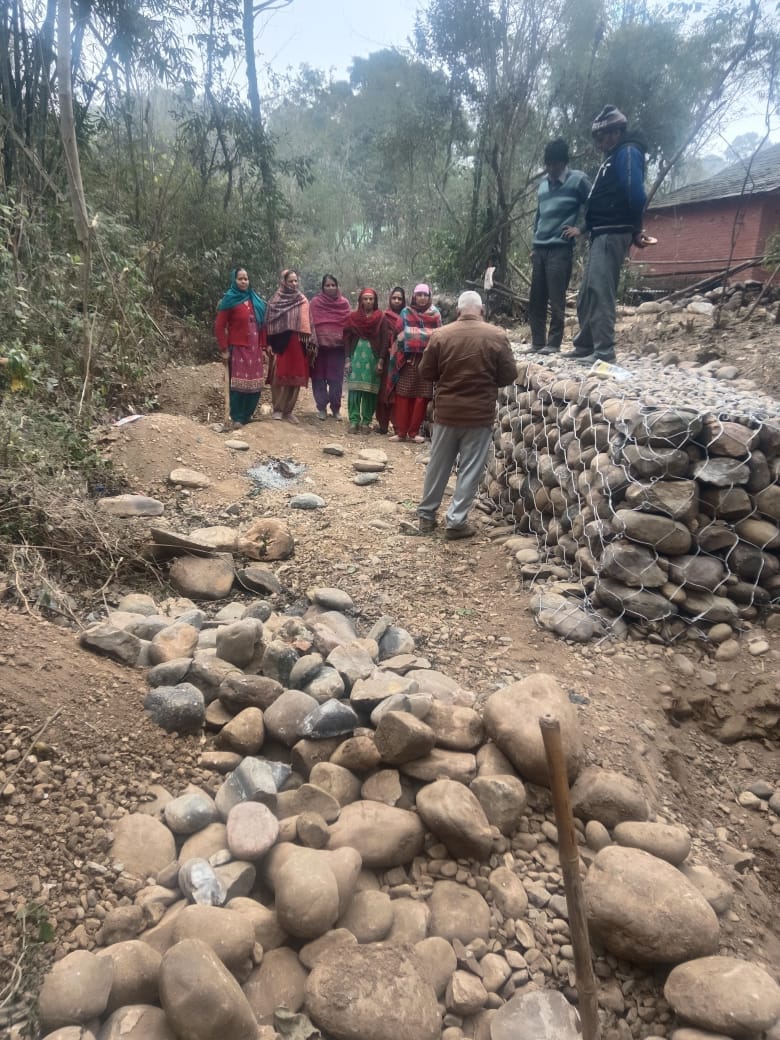 Cratewalls will be installed in Hanoh and Fakduhi drains for five lakh rupees.