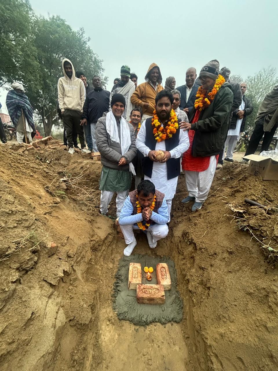 Foundation stone laying and inauguration of development works worth crores in the villages of Ward 5