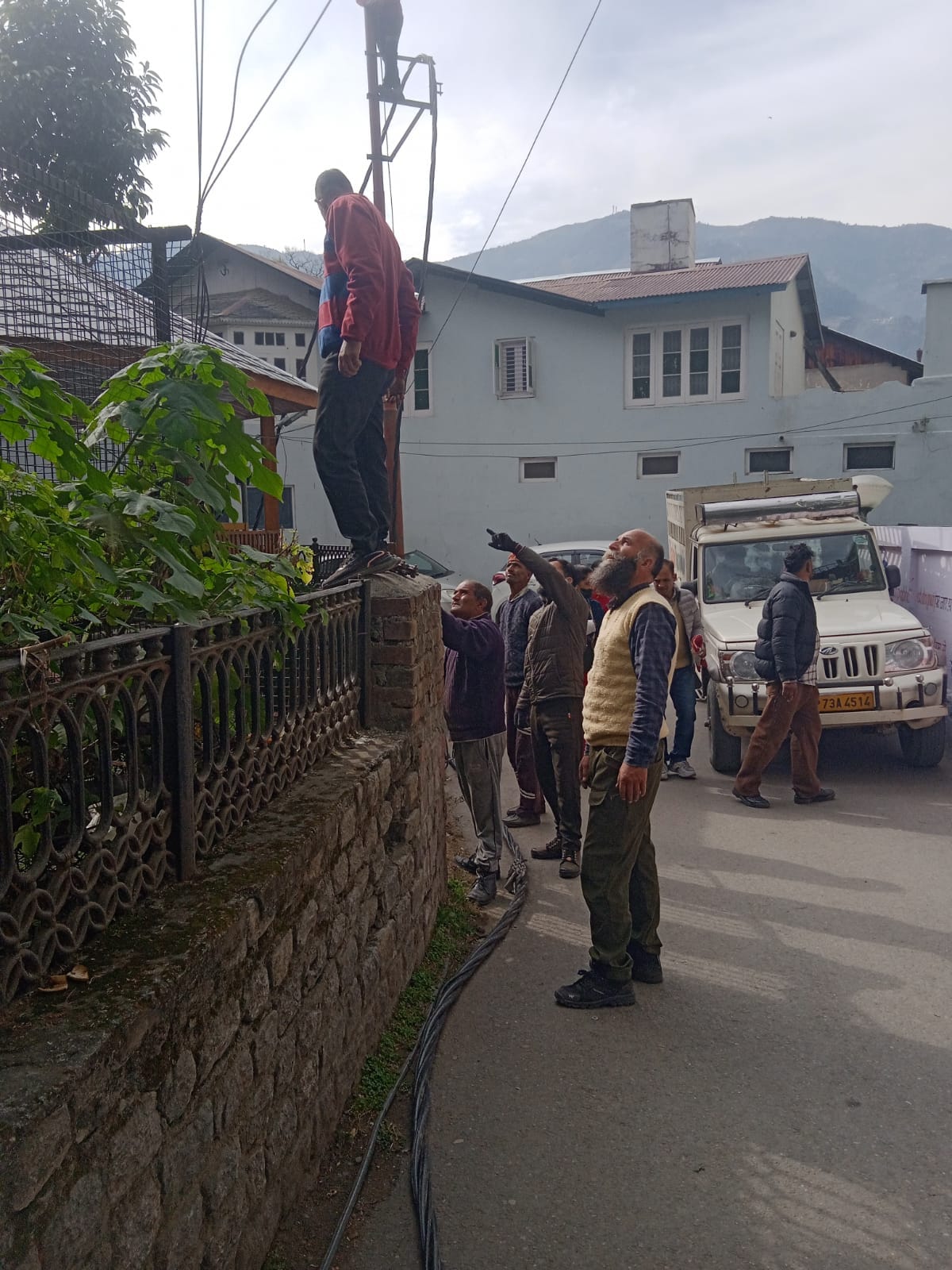 The problem of power outage will no longer bother Kashmiri neighborhoods.