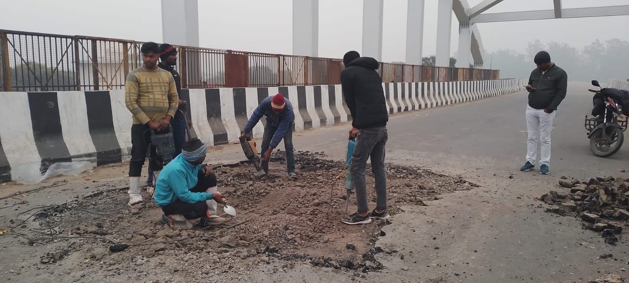 Lalganj railway overbridge damaged, vehicular traffic stopped