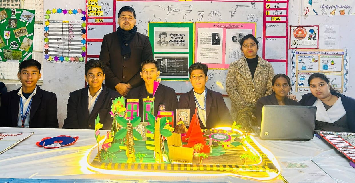 Game became the teacher of mathematics, solved the questions with a smile