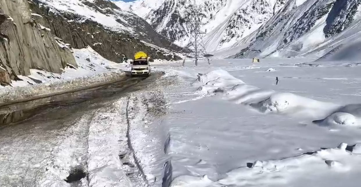 Srinagar, Leh Highway Open, Traffic Start, Helpfull for Peoples