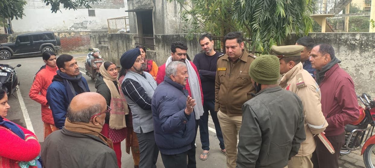 People angry over construction of mobile tower, demand to show permission letter