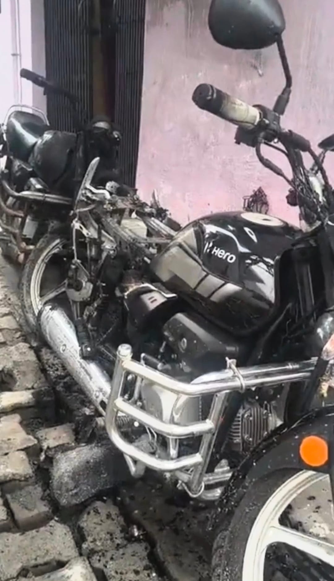Siddharthnagar News: Four bikes burnt simultaneously, causing chaos