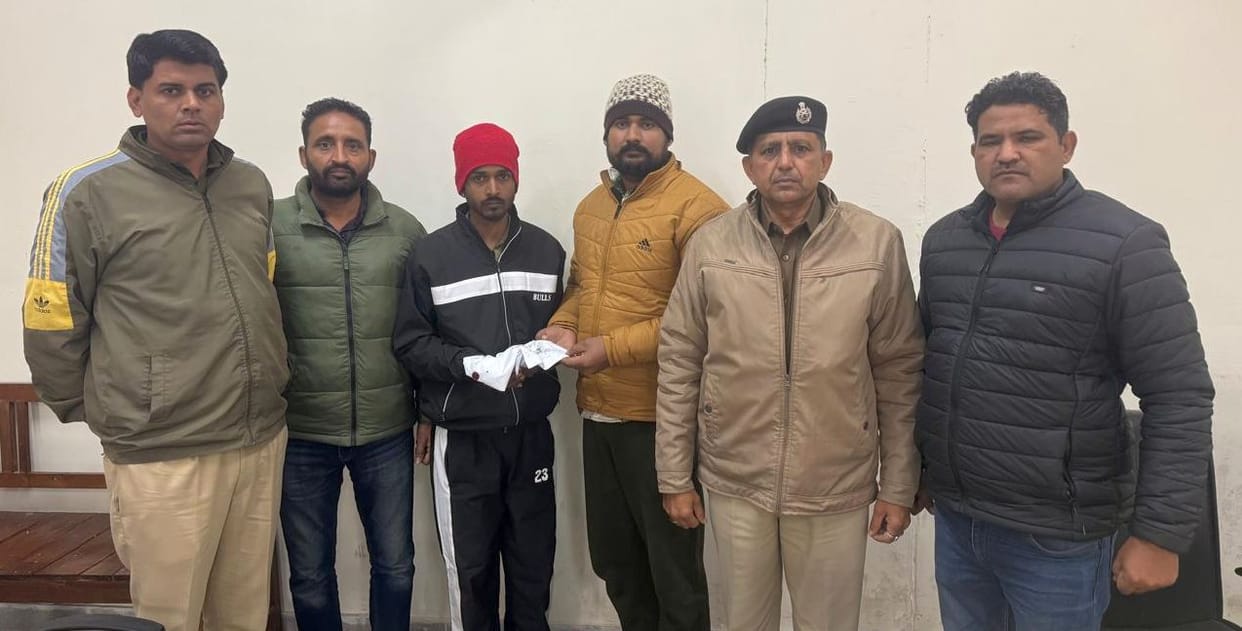 Two drug peddlers arrested with 7.28 grams of heroin