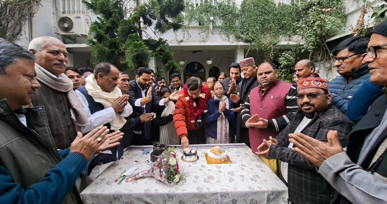 People gathered to wish the former state president on his birthday