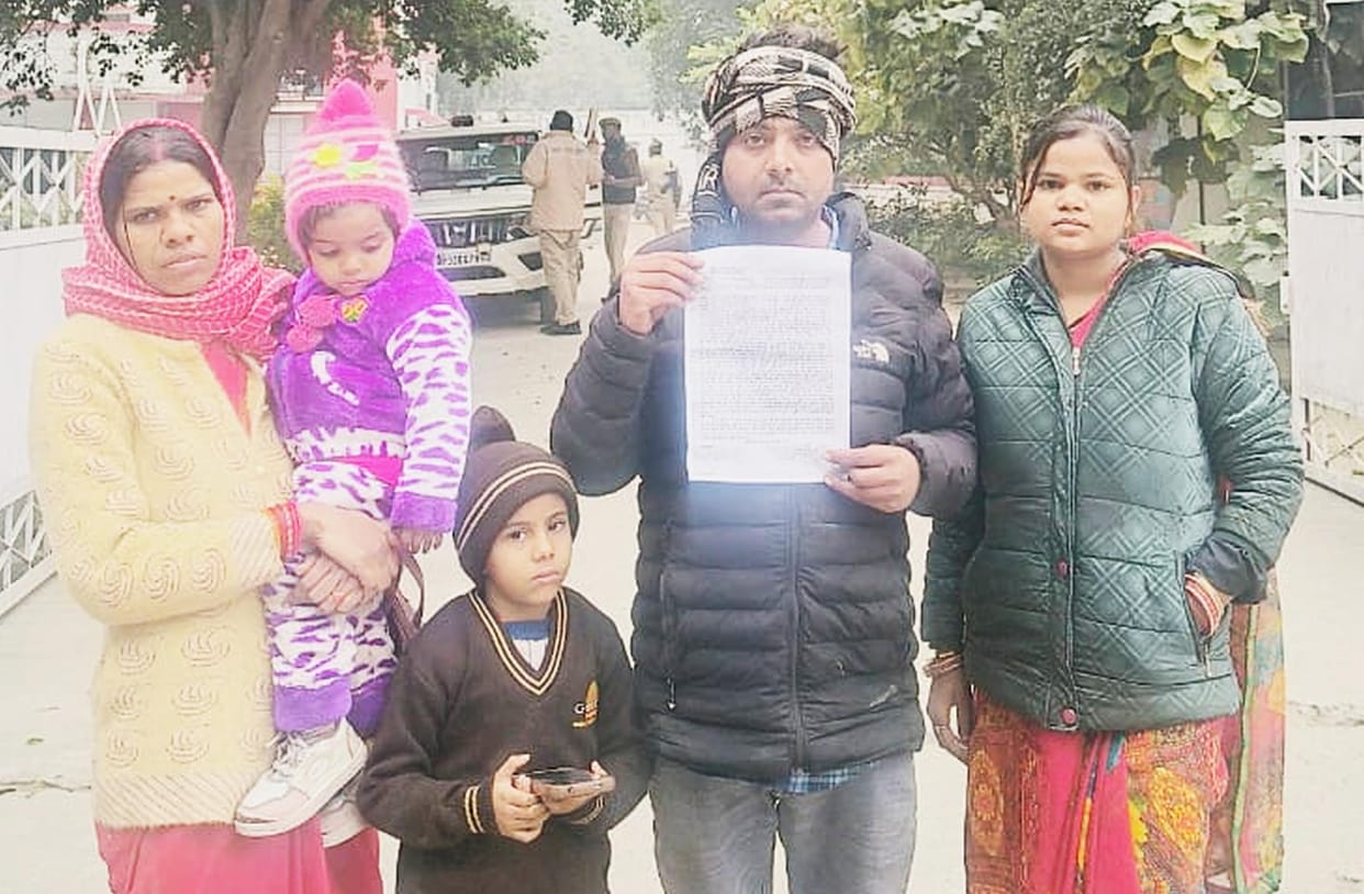A bullion trader stole his partner's jewellery, which was pledged for Rs 35 lakh.